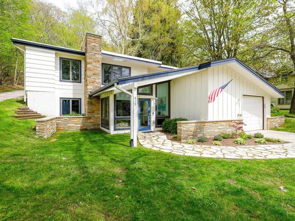 413 Leelanau Avenue, Frankfort, MI 49635