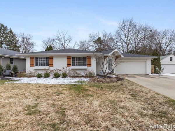 2424 Elmwood Drive SE, Grand Rapids, MI 49506