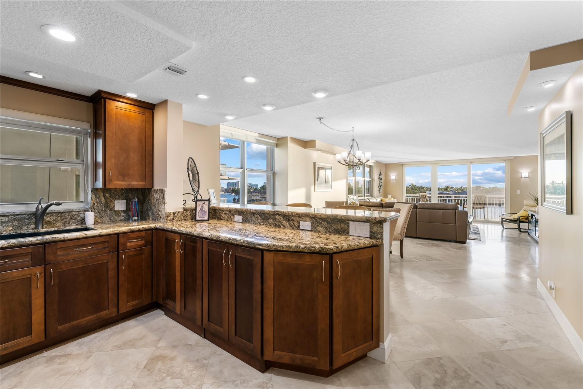 511 Bayshore Drive, Unit 501, Fort Lauderdale, FL 33304 Photo