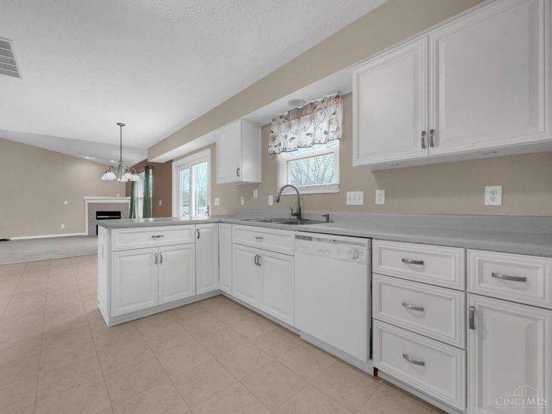 2048 Apple Knoll Lane, Monroe, OH 45044 Photo 10