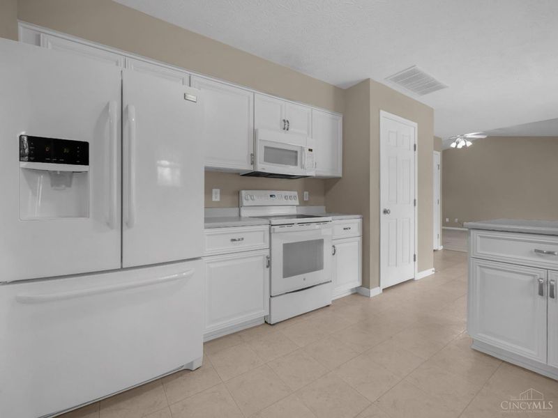 2048 Apple Knoll Lane, Monroe, OH 45044 Photo 9