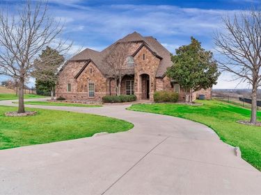 1215 Meredith Creek Lane, Fort Worth, TX 76179