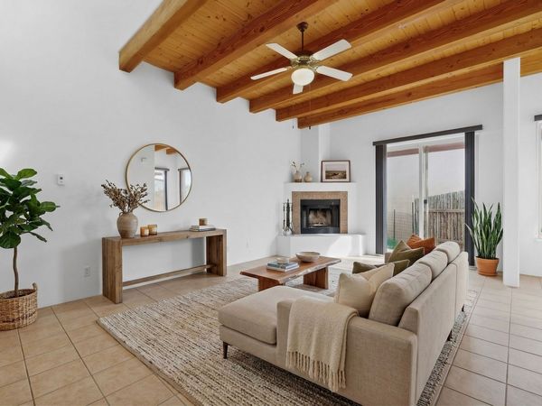 4377 Vuelta Dorada, Santa Fe, NM 87507