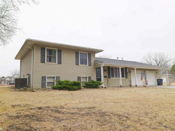 3309 Hillcrest Drive, Burlington, IA 52601