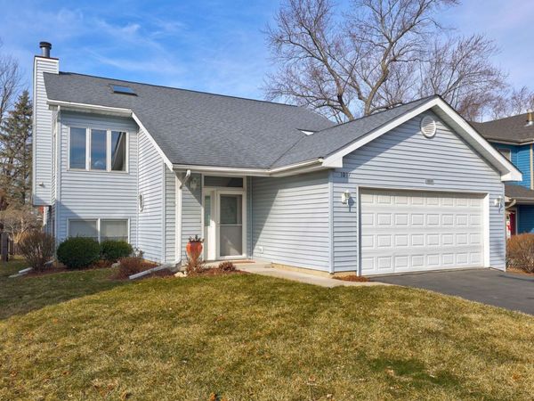 1017 Grand Boulevard , Wauconda, IL 60084