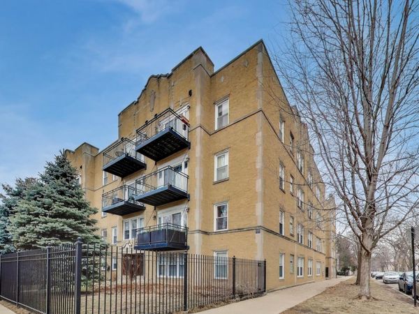 2000 W Greenleaf Avenue, Unit 1, Chicago, IL 60645