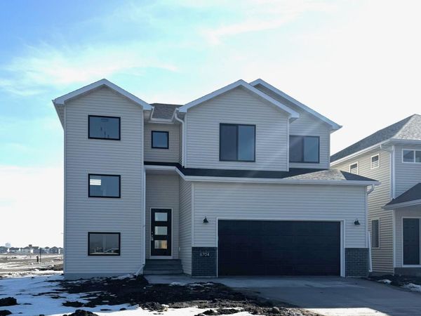 6704 32 Street S, Fargo, ND 58104