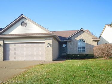 263 Whispering Hill, Commerce Twp, MI 48390