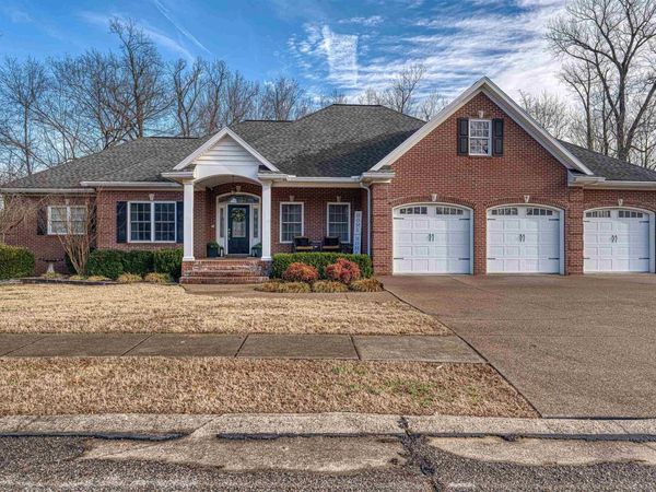 6055 Pfafflin Lake Boulevard, Newburgh, IN 47630