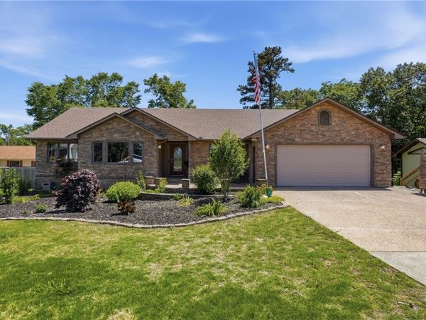 24 Indian Wells Drive, Holiday Island, AR 72631