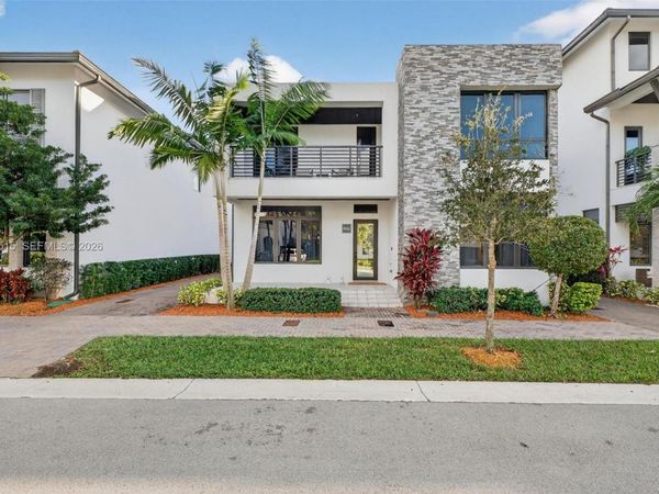 8126 NW 48th Ter, Doral, FL 33166