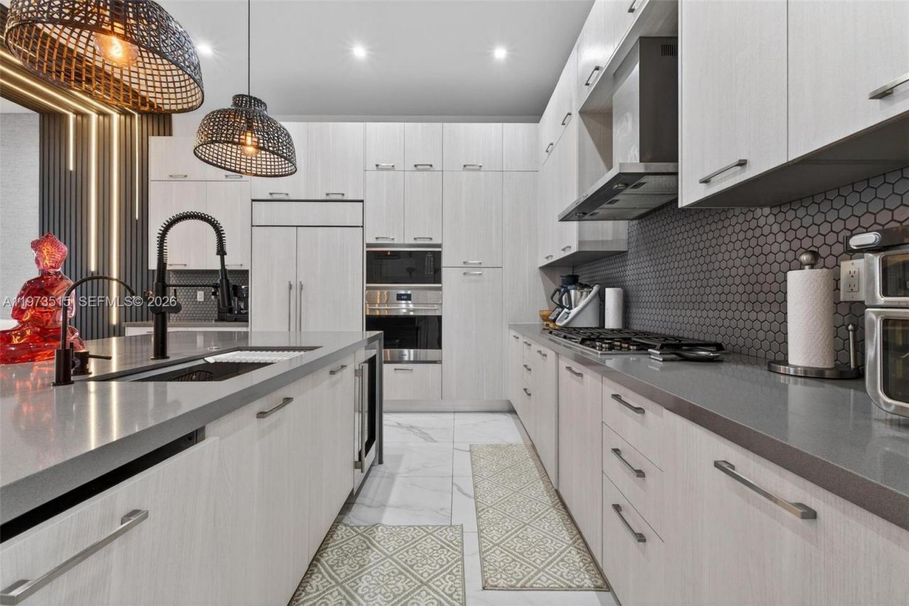 8126 NW 48th Ter, Doral, FL 33166 Photo