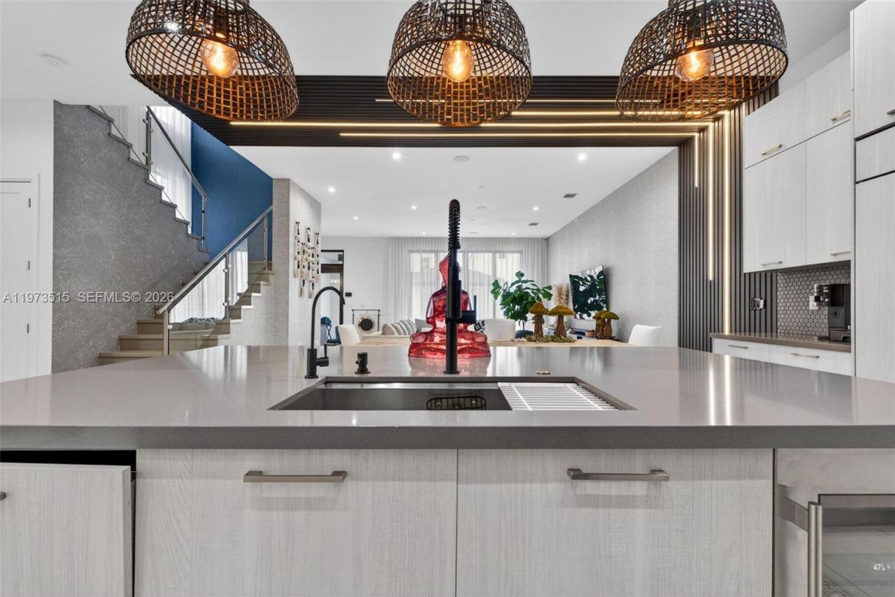 8126 NW 48th Ter, Doral, FL 33166 Photo