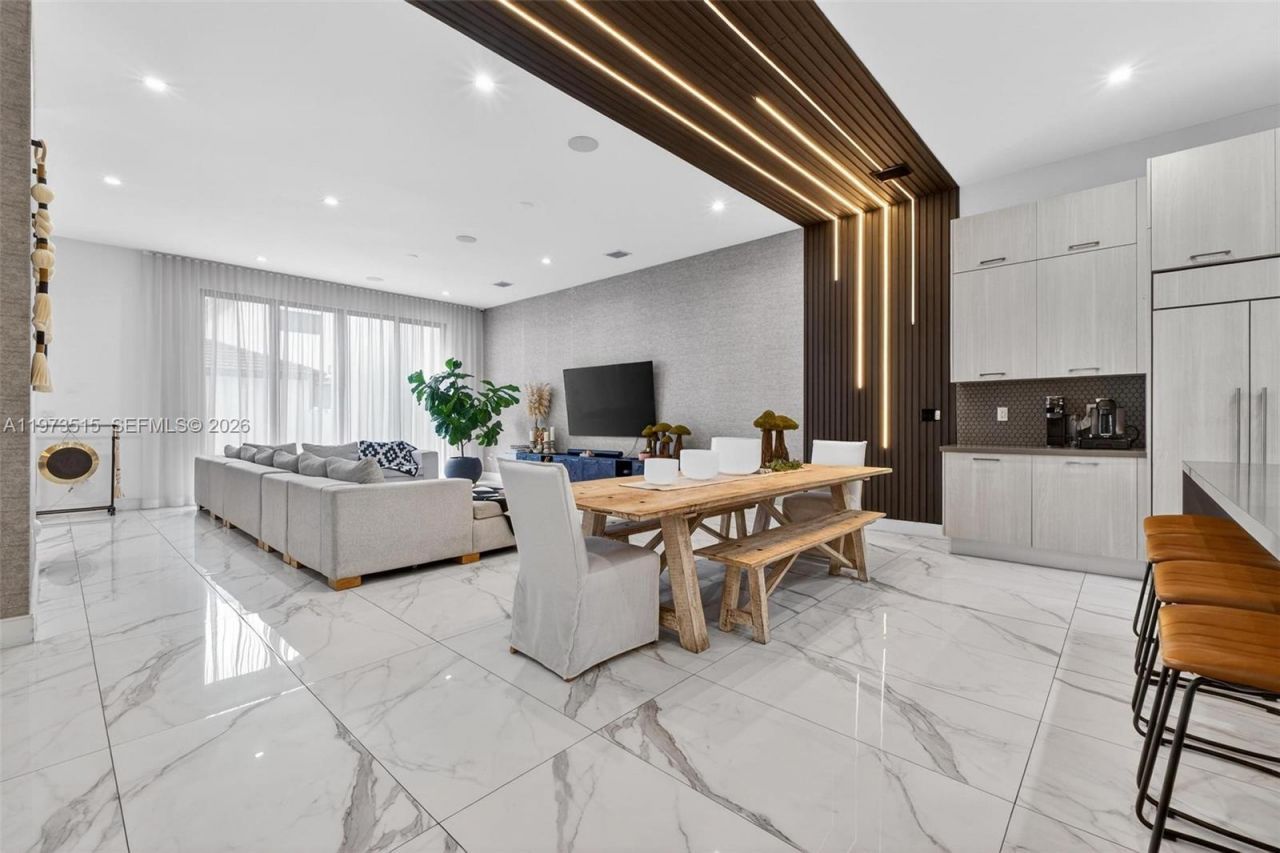 8126 NW 48th Ter, Doral, FL 33166 Photo