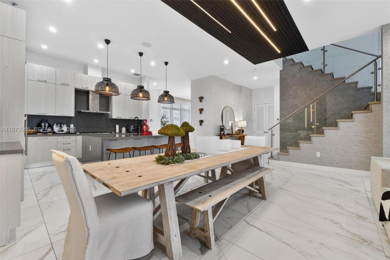 8126 NW 48th Ter, Doral, FL 33166 Photo