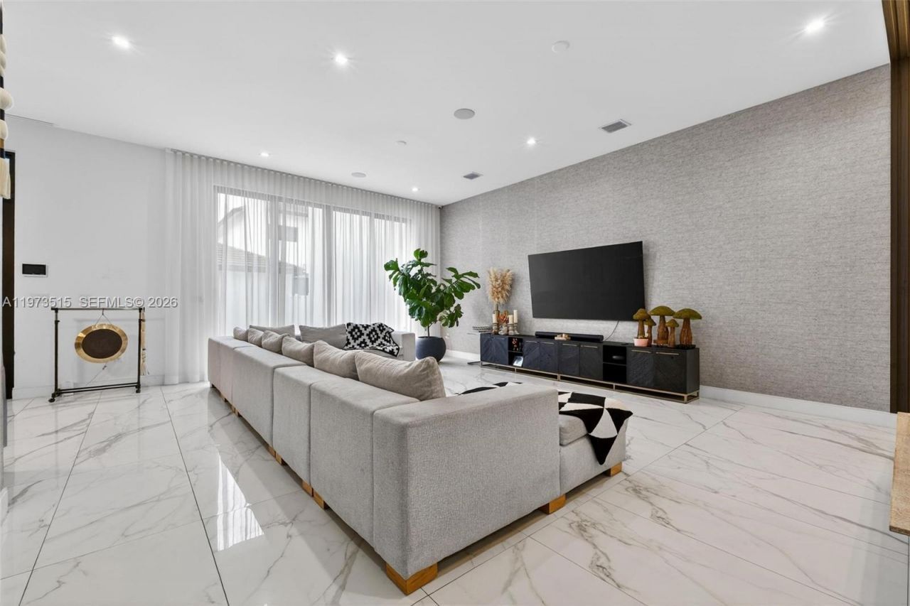 8126 NW 48th Ter, Doral, FL 33166 Photo