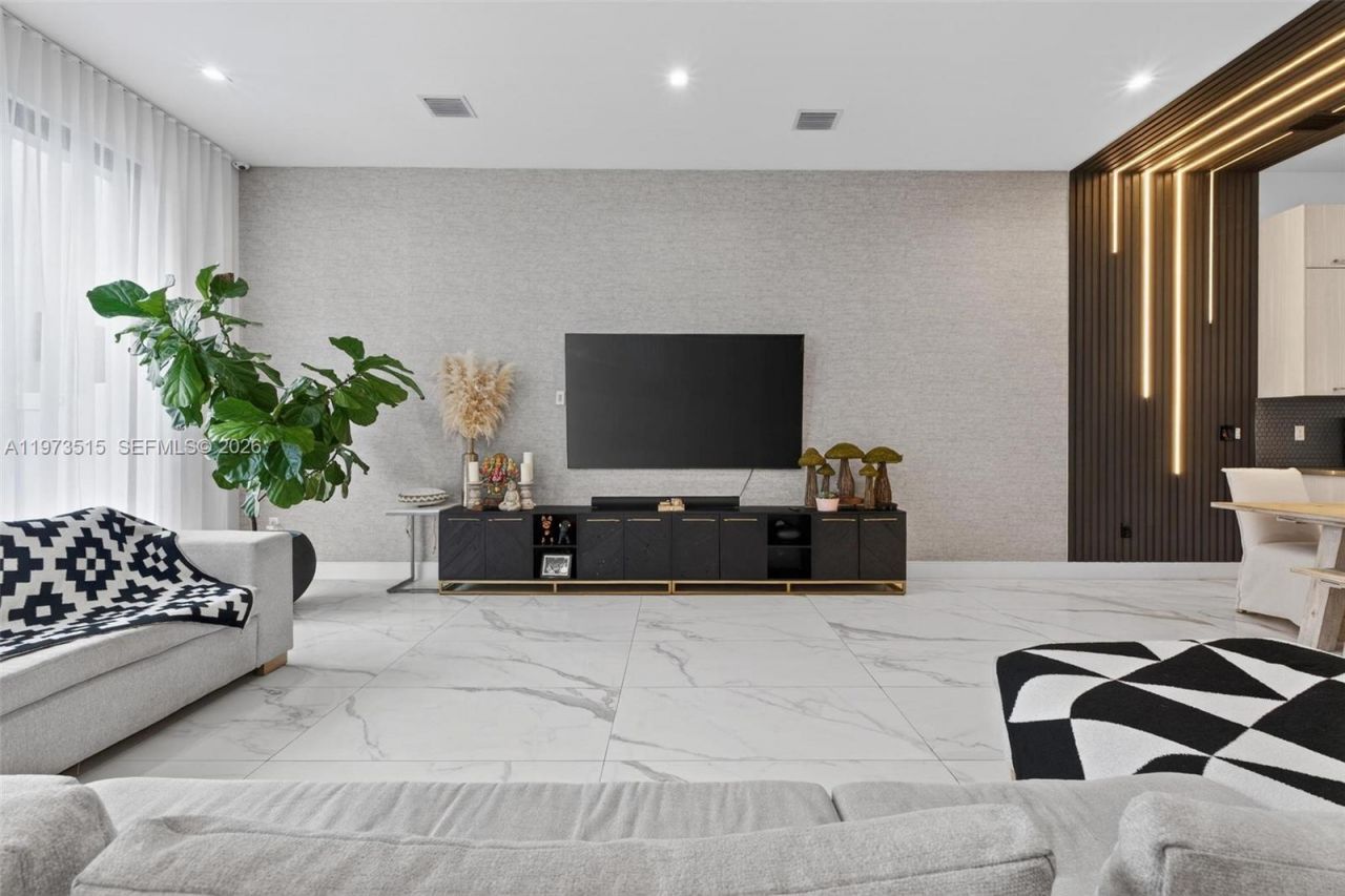 8126 NW 48th Ter, Doral, FL 33166 Photo