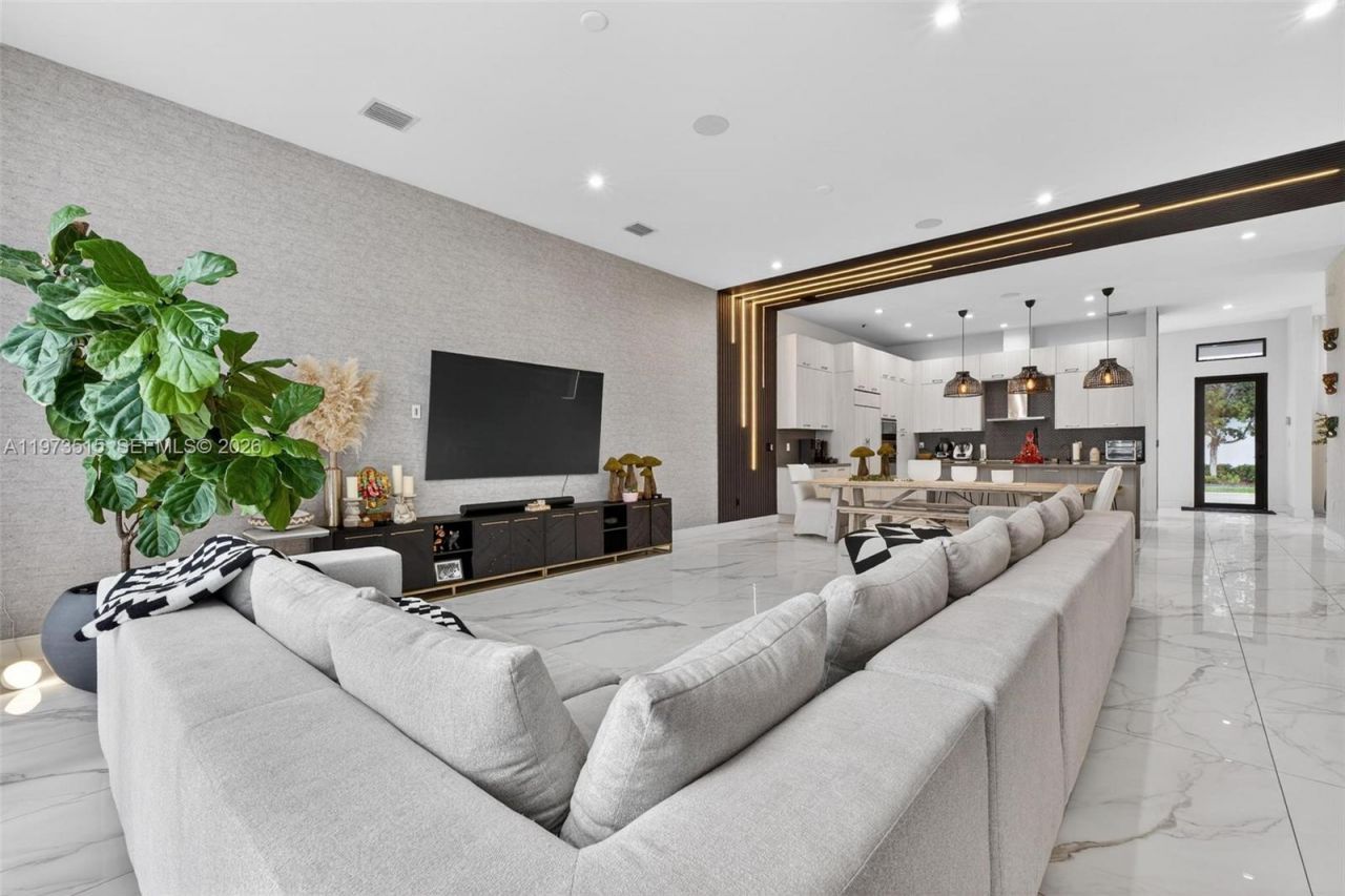 8126 NW 48th Ter, Doral, FL 33166 Photo