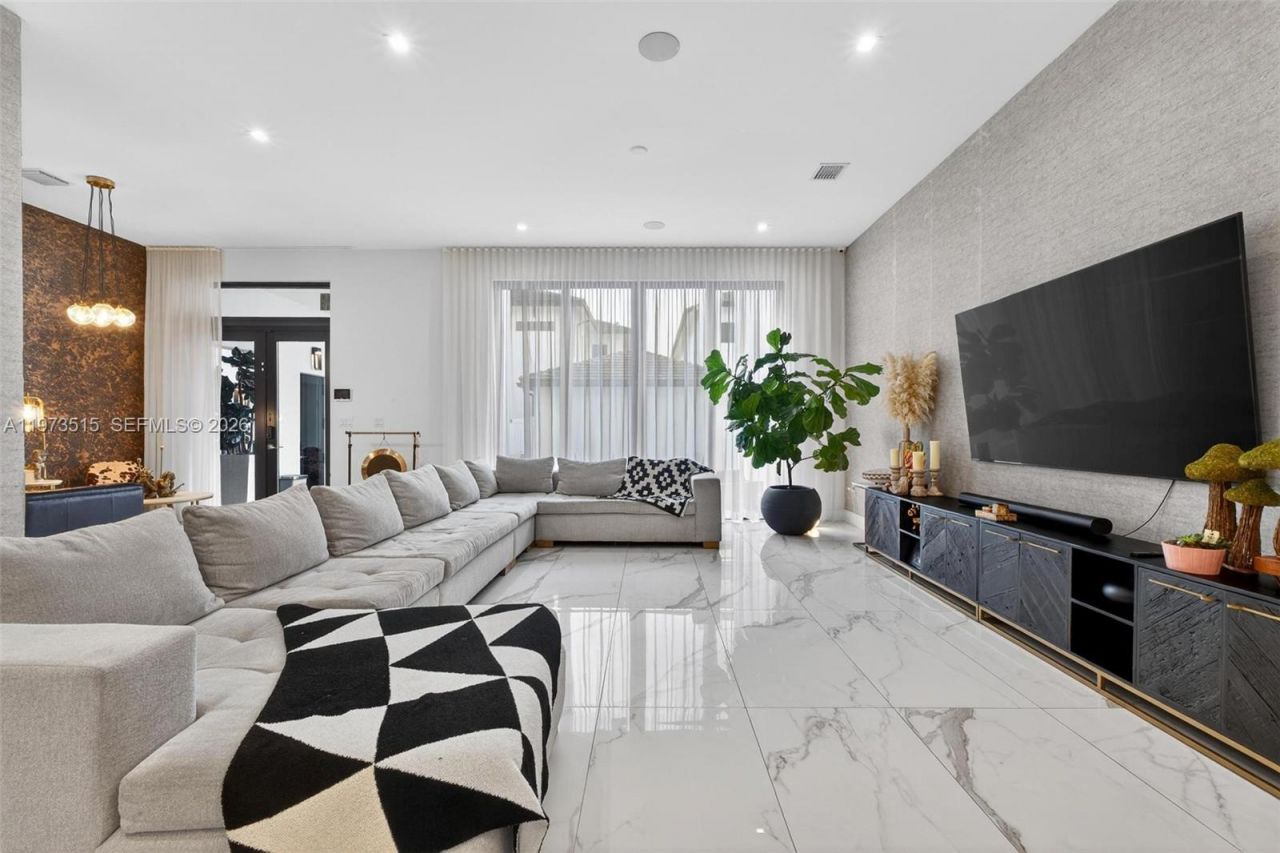 8126 NW 48th Ter, Doral, FL 33166 Photo