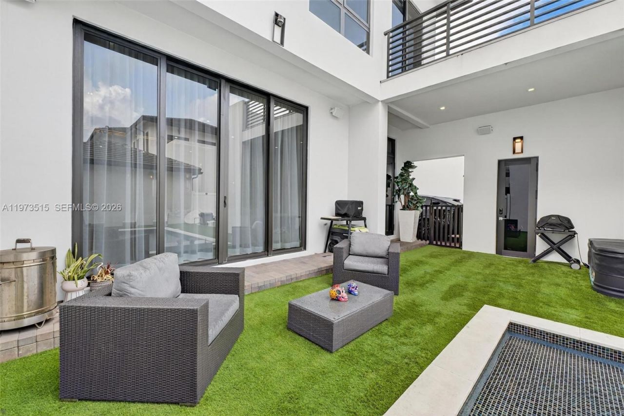 8126 NW 48th Ter, Doral, FL 33166 Photo