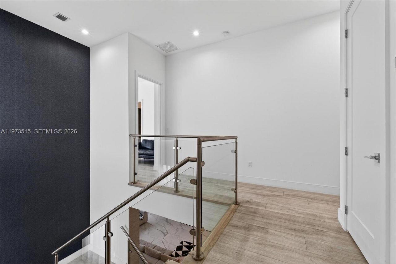 8126 NW 48th Ter, Doral, FL 33166 Photo