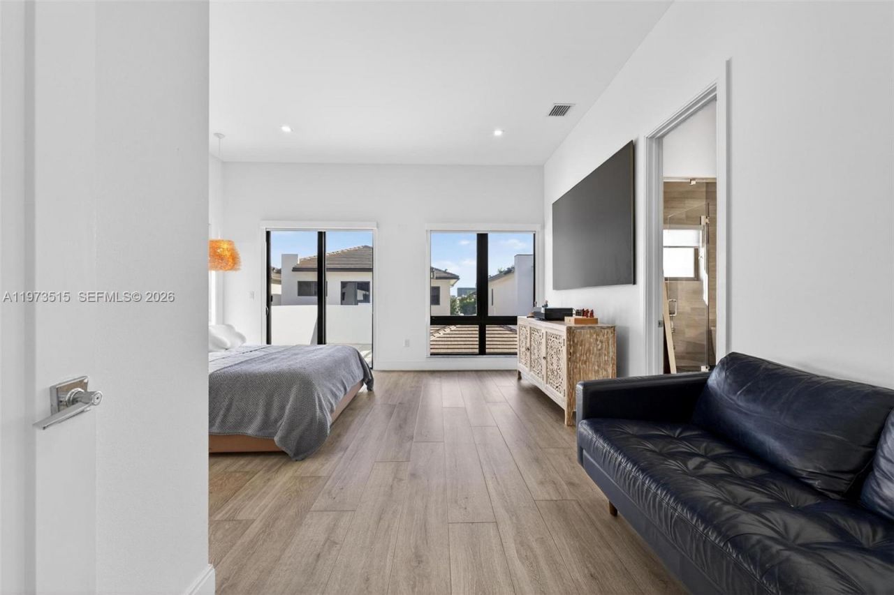 8126 NW 48th Ter, Doral, FL 33166 Photo