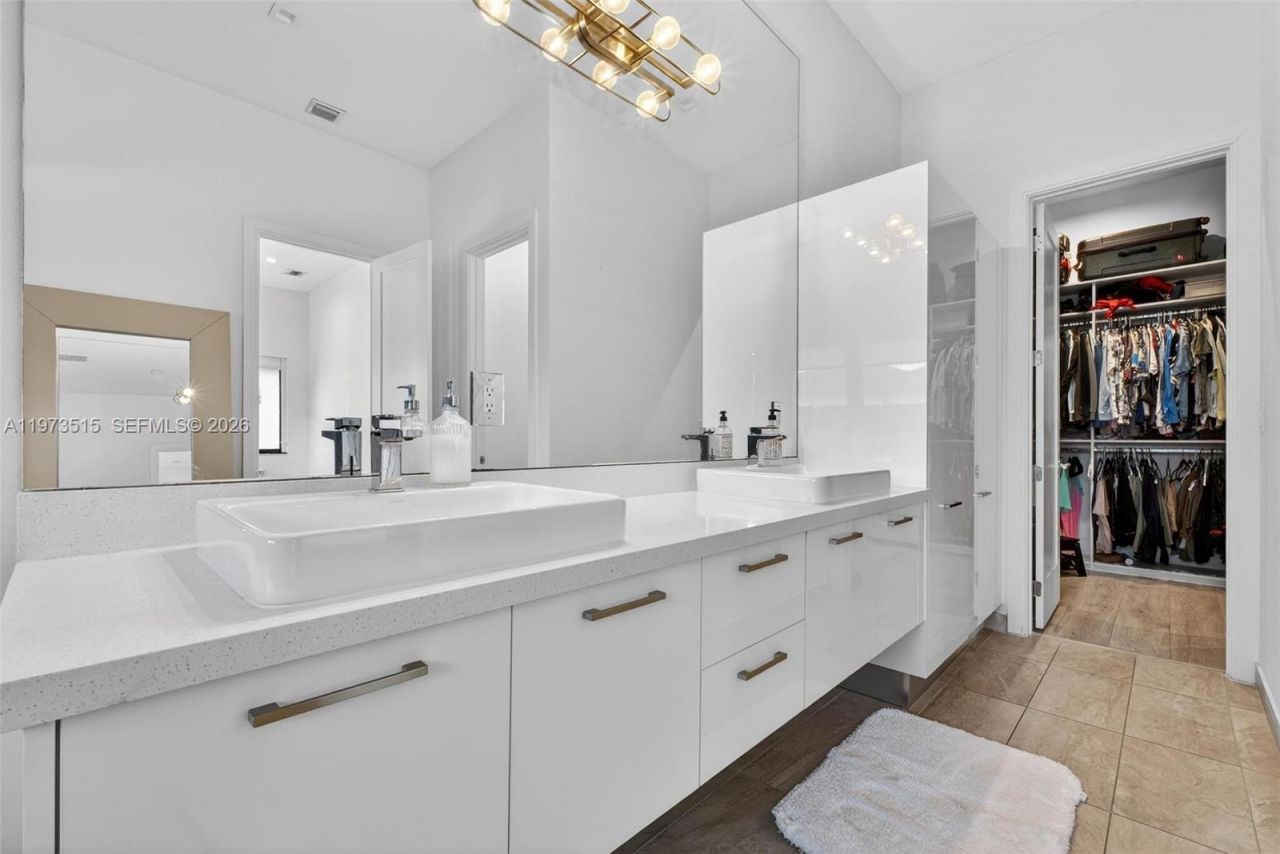 8126 NW 48th Ter, Doral, FL 33166 Photo