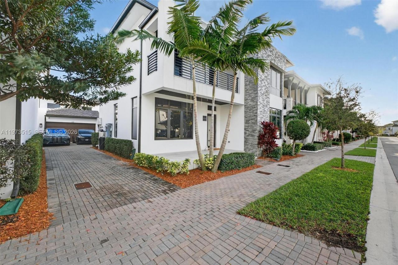 8126 NW 48th Ter, Doral, FL 33166 Photo