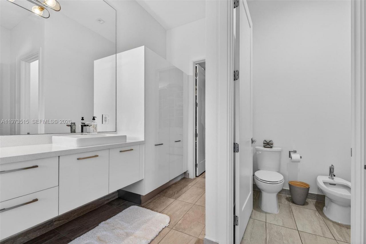 8126 NW 48th Ter, Doral, FL 33166 Photo