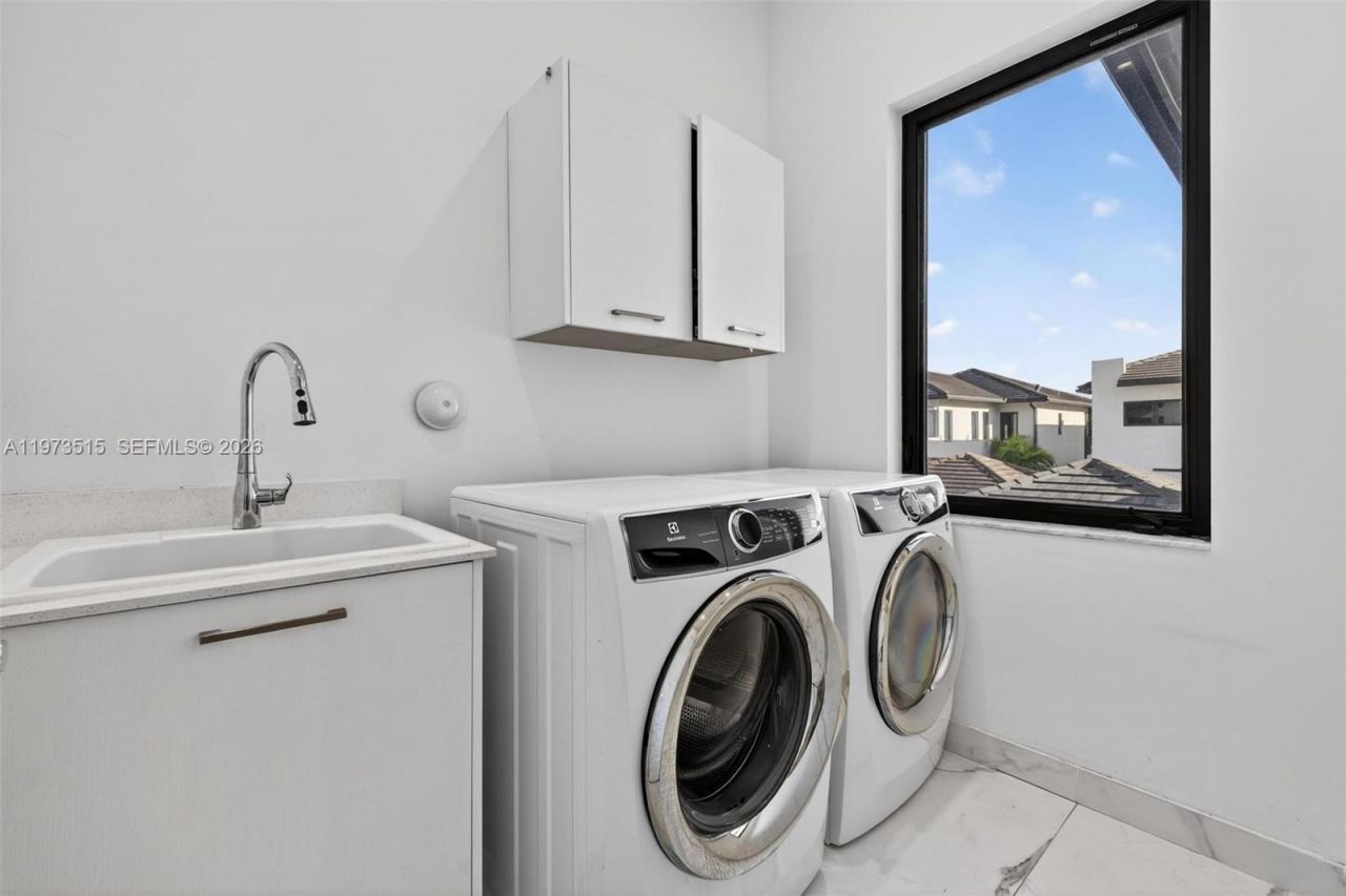 8126 NW 48th Ter, Doral, FL 33166 Photo