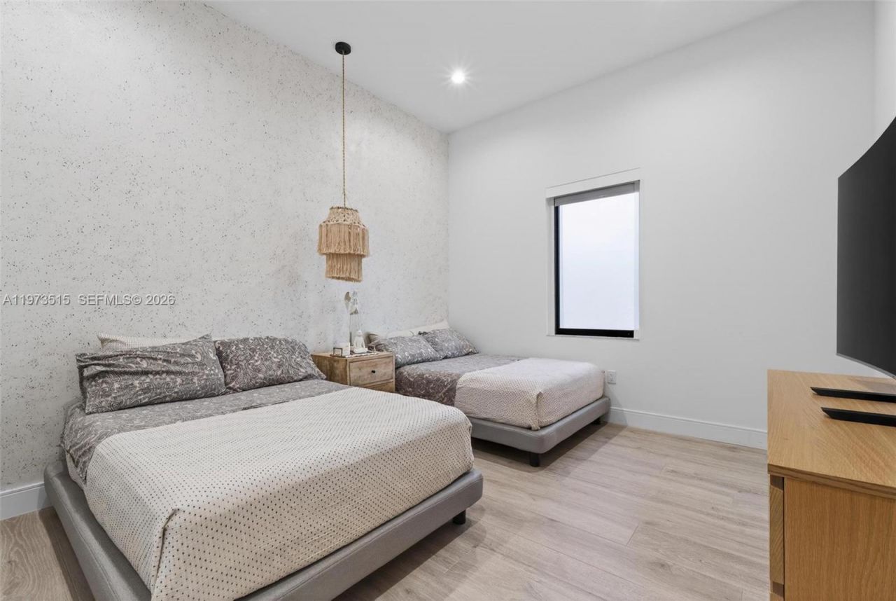 8126 NW 48th Ter, Doral, FL 33166 Photo