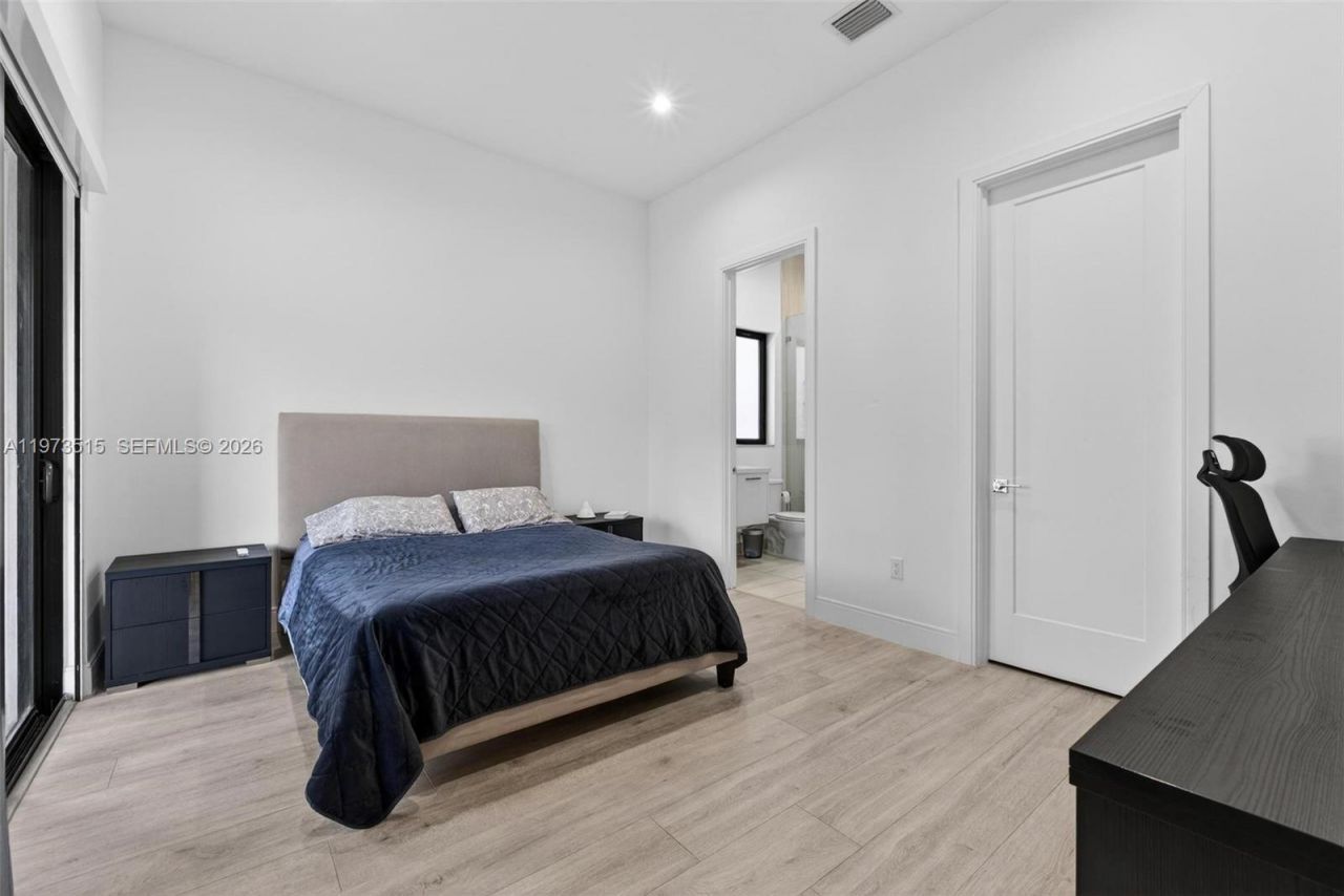 8126 NW 48th Ter, Doral, FL 33166 Photo