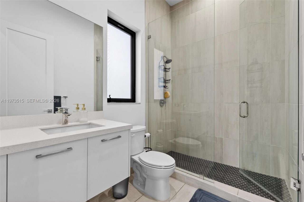 8126 NW 48th Ter, Doral, FL 33166 Photo