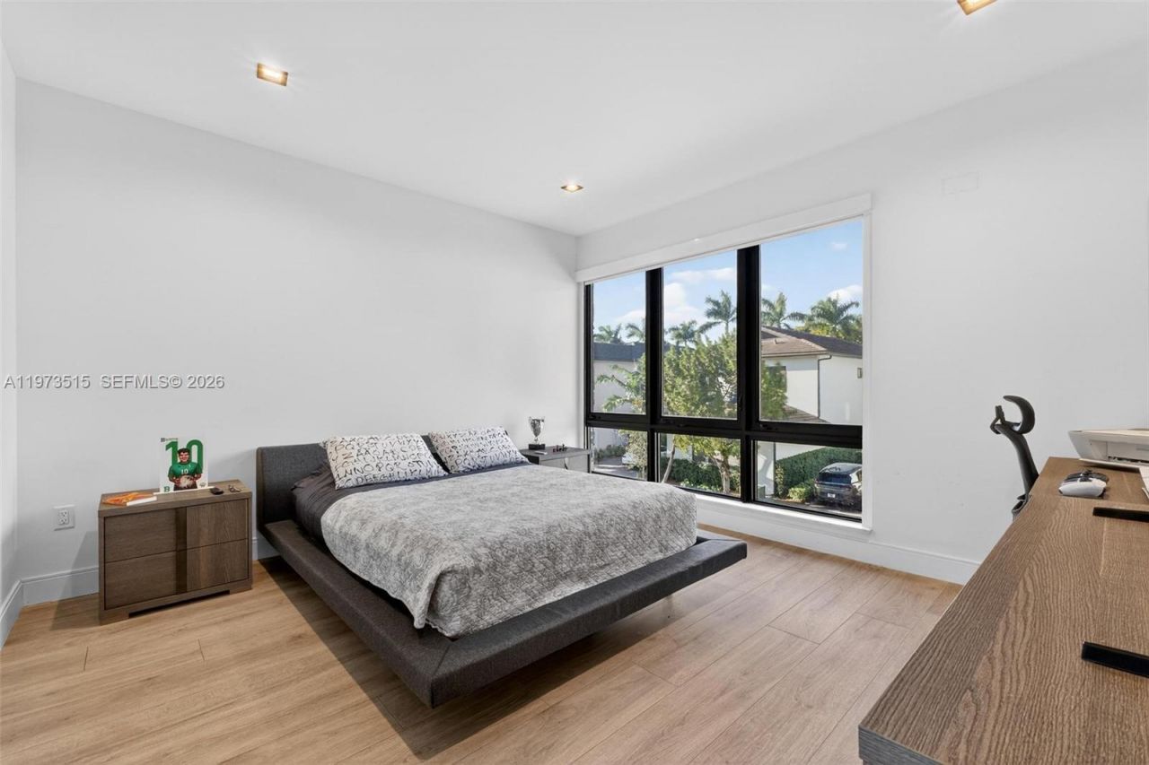 8126 NW 48th Ter, Doral, FL 33166 Photo