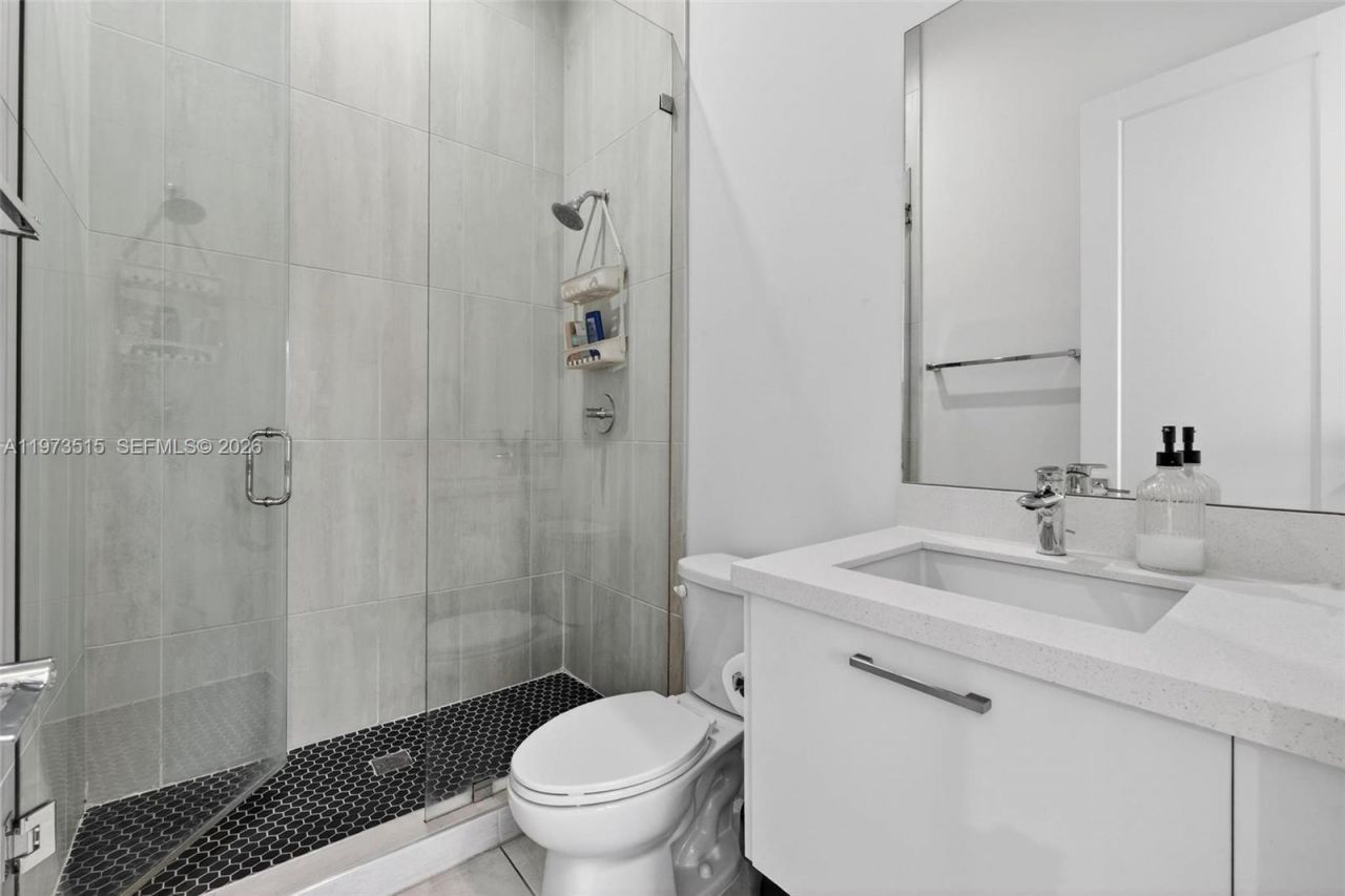 8126 NW 48th Ter, Doral, FL 33166 Photo