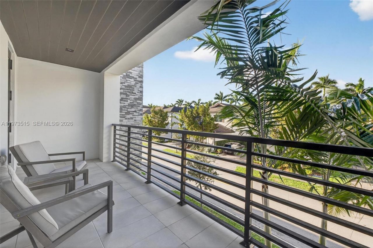 8126 NW 48th Ter, Doral, FL 33166 Photo