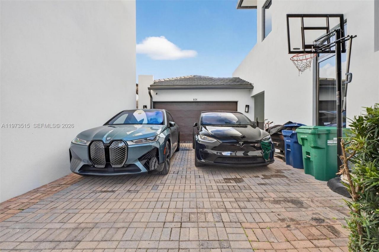 8126 NW 48th Ter, Doral, FL 33166 Photo