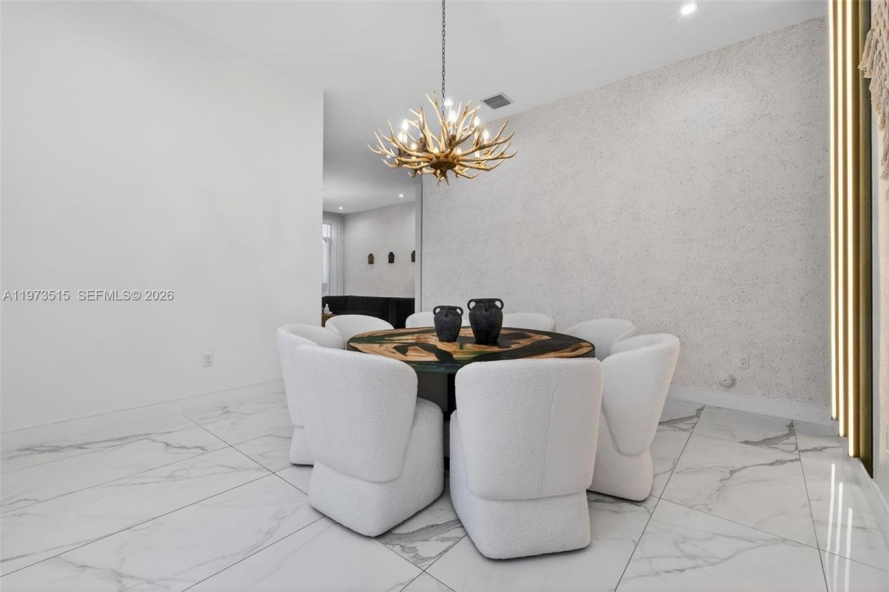 8126 NW 48th Ter, Doral, FL 33166 Photo