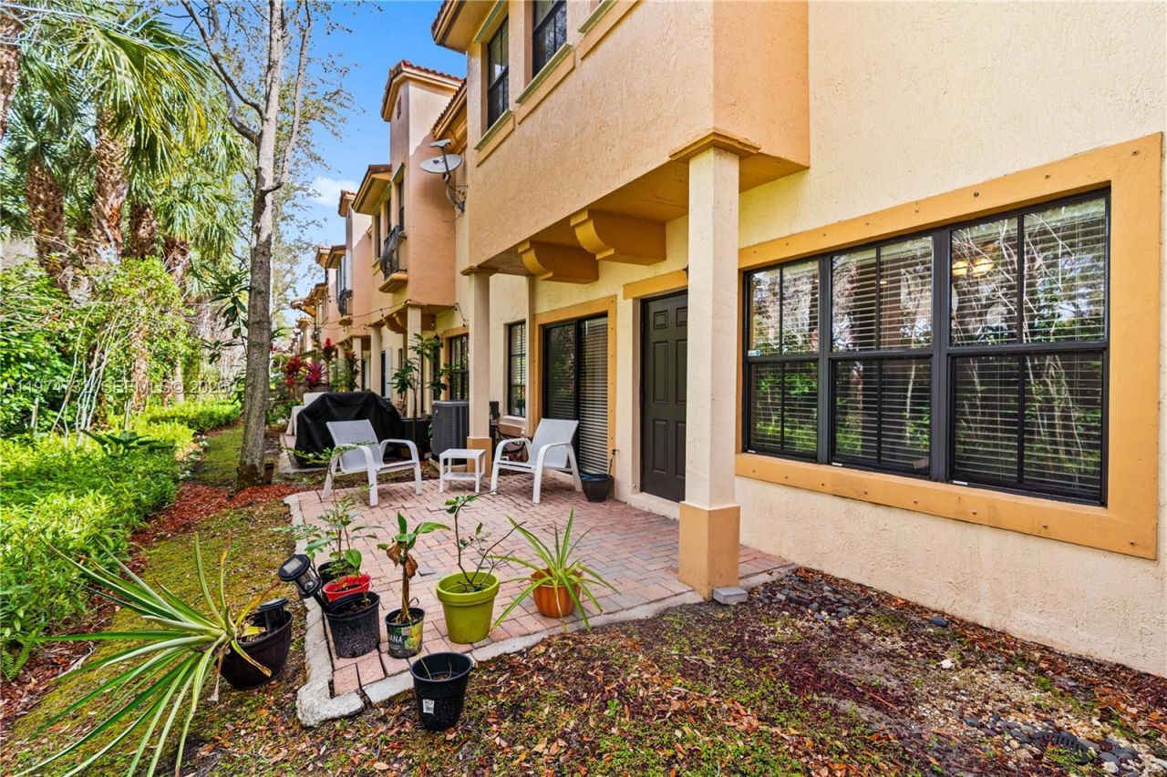 6073 Grand Cypress Cir W, Coconut Creek, FL 33073 Photo