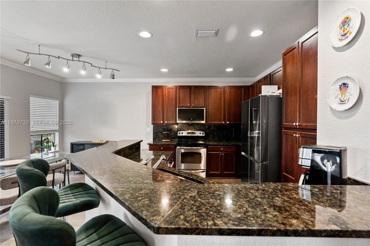 6073 Grand Cypress Cir W, Coconut Creek, FL 33073 Photo