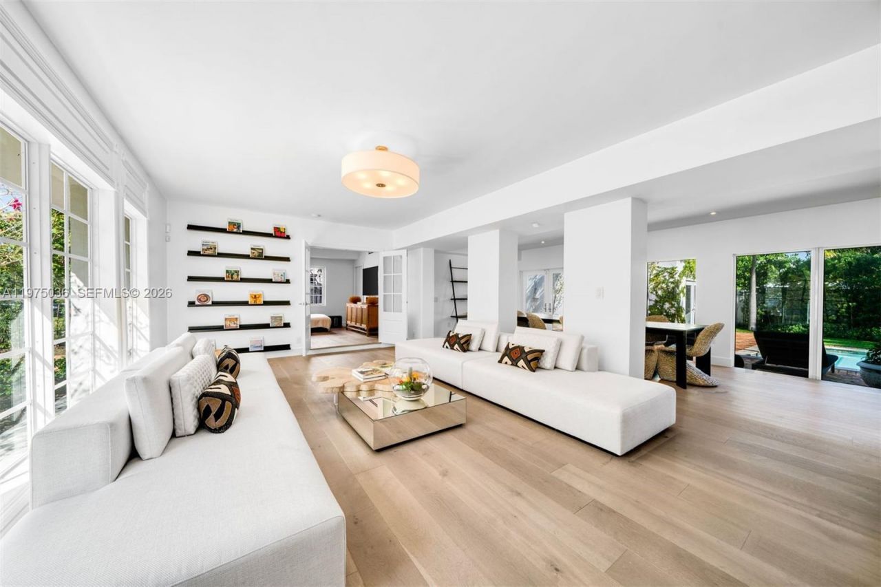 939 W 47th Ct, Miami Beach, FL 33140 Photo