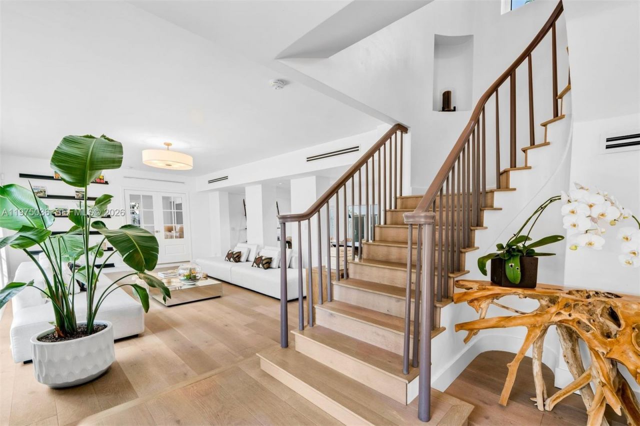 939 W 47th Ct, Miami Beach, FL 33140 Photo