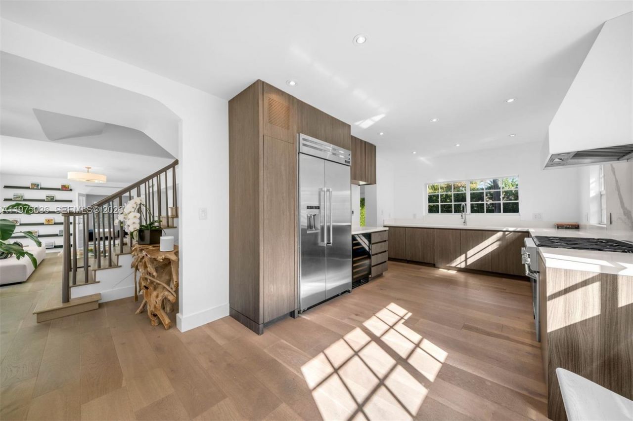 939 W 47th Ct, Miami Beach, FL 33140 Photo