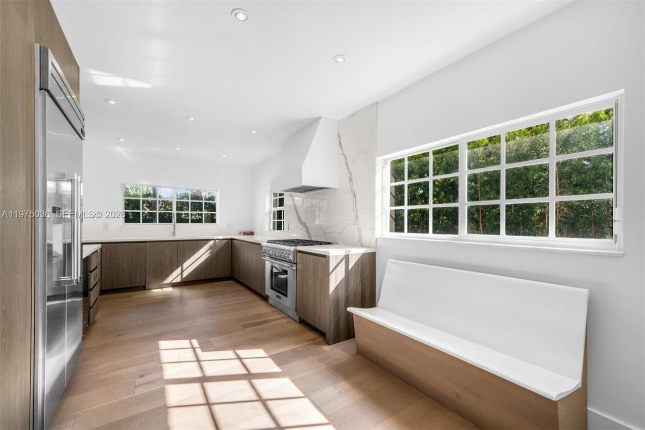 939 W 47th Ct, Miami Beach, FL 33140 Photo