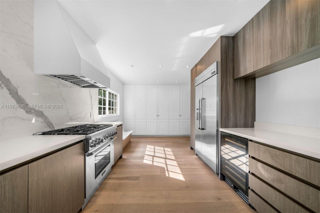 939 W 47th Ct, Miami Beach, FL 33140 Photo