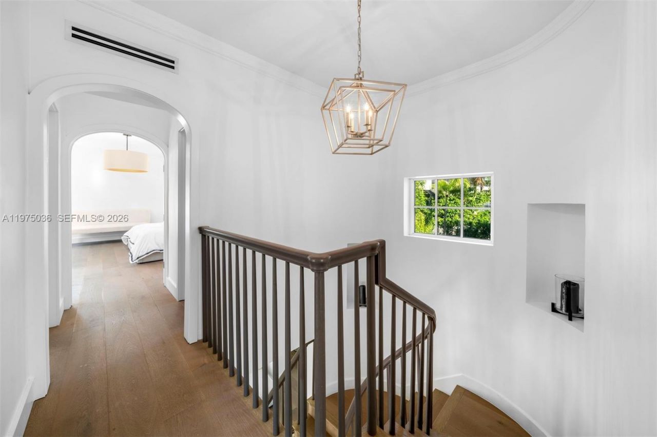 939 W 47th Ct, Miami Beach, FL 33140 Photo