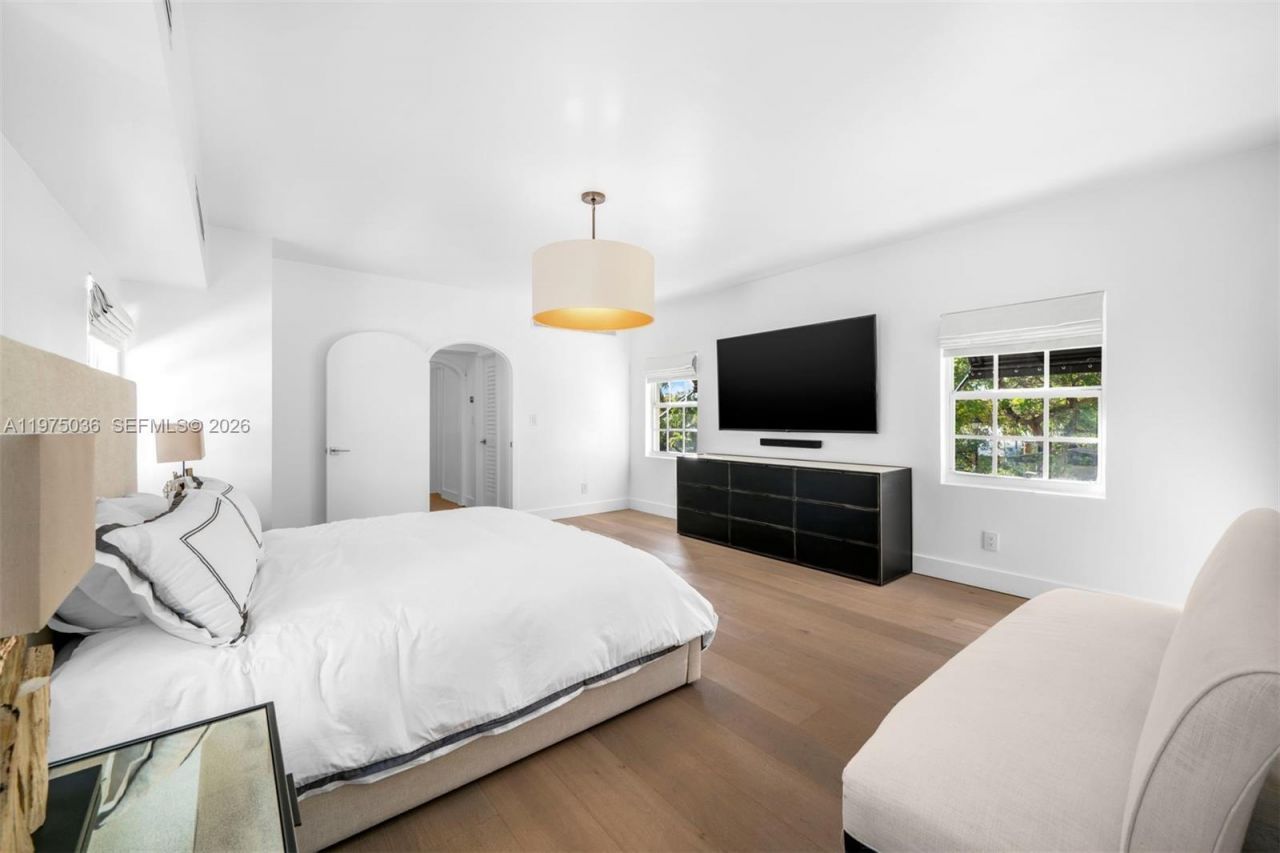 939 W 47th Ct, Miami Beach, FL 33140 Photo