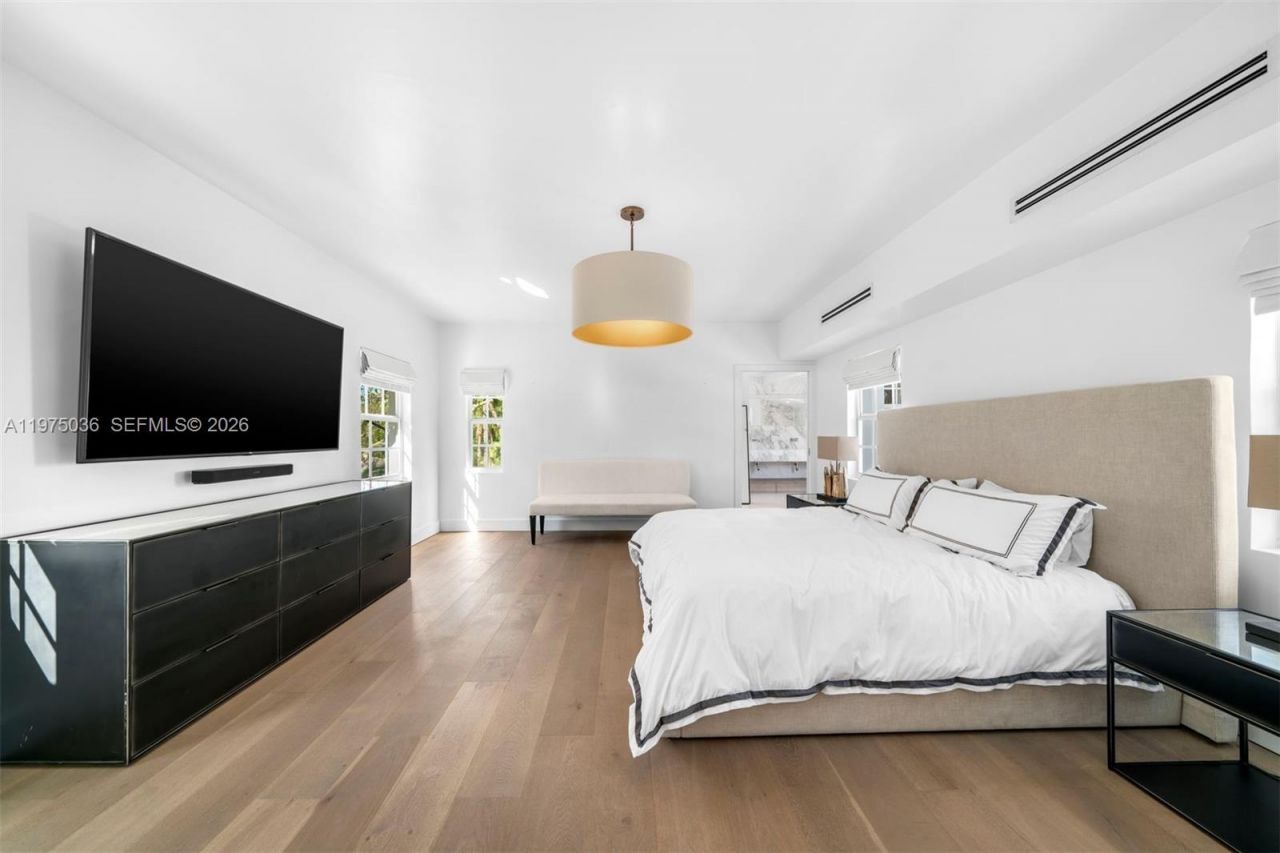 939 W 47th Ct, Miami Beach, FL 33140 Photo