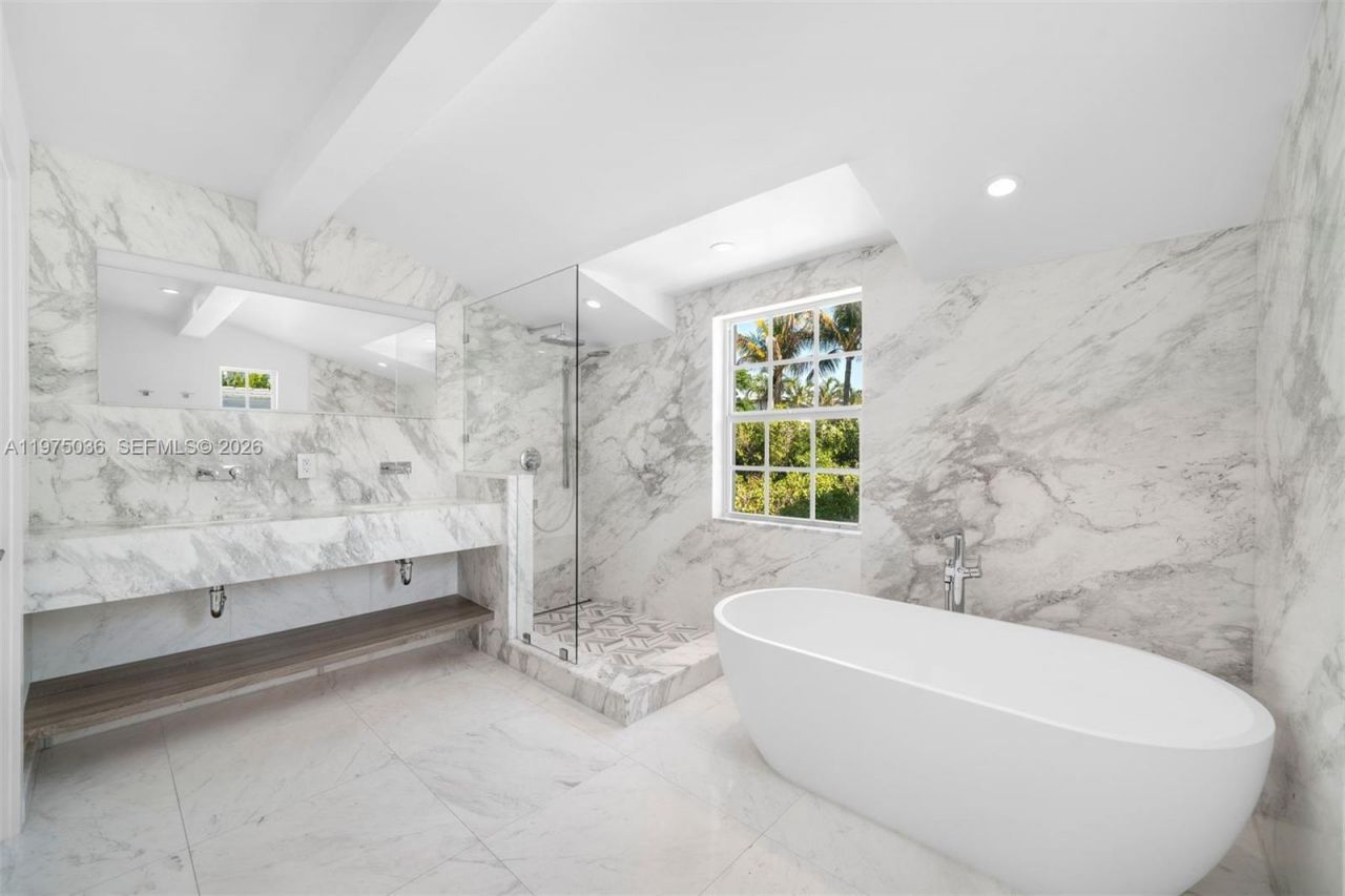 939 W 47th Ct, Miami Beach, FL 33140 Photo