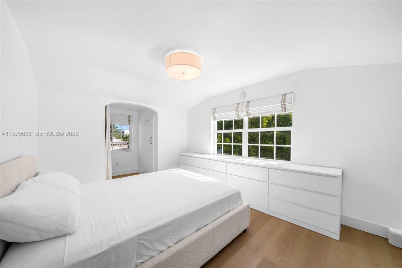 939 W 47th Ct, Miami Beach, FL 33140 Photo